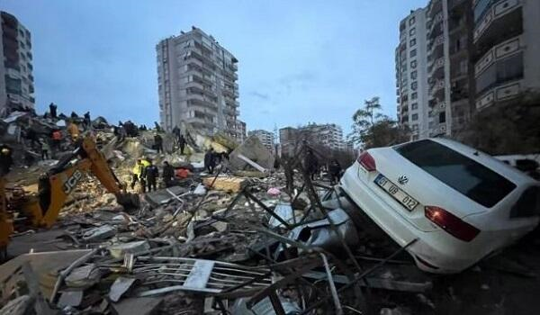 Türkiyədə zəlzələ: ölənlərin sayı 3400-ü keçdi